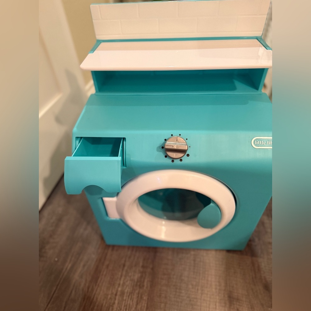 Little Tikes Pretend Play Washing Machine / Laundry Set – Teal & White - Picture 6 of 9